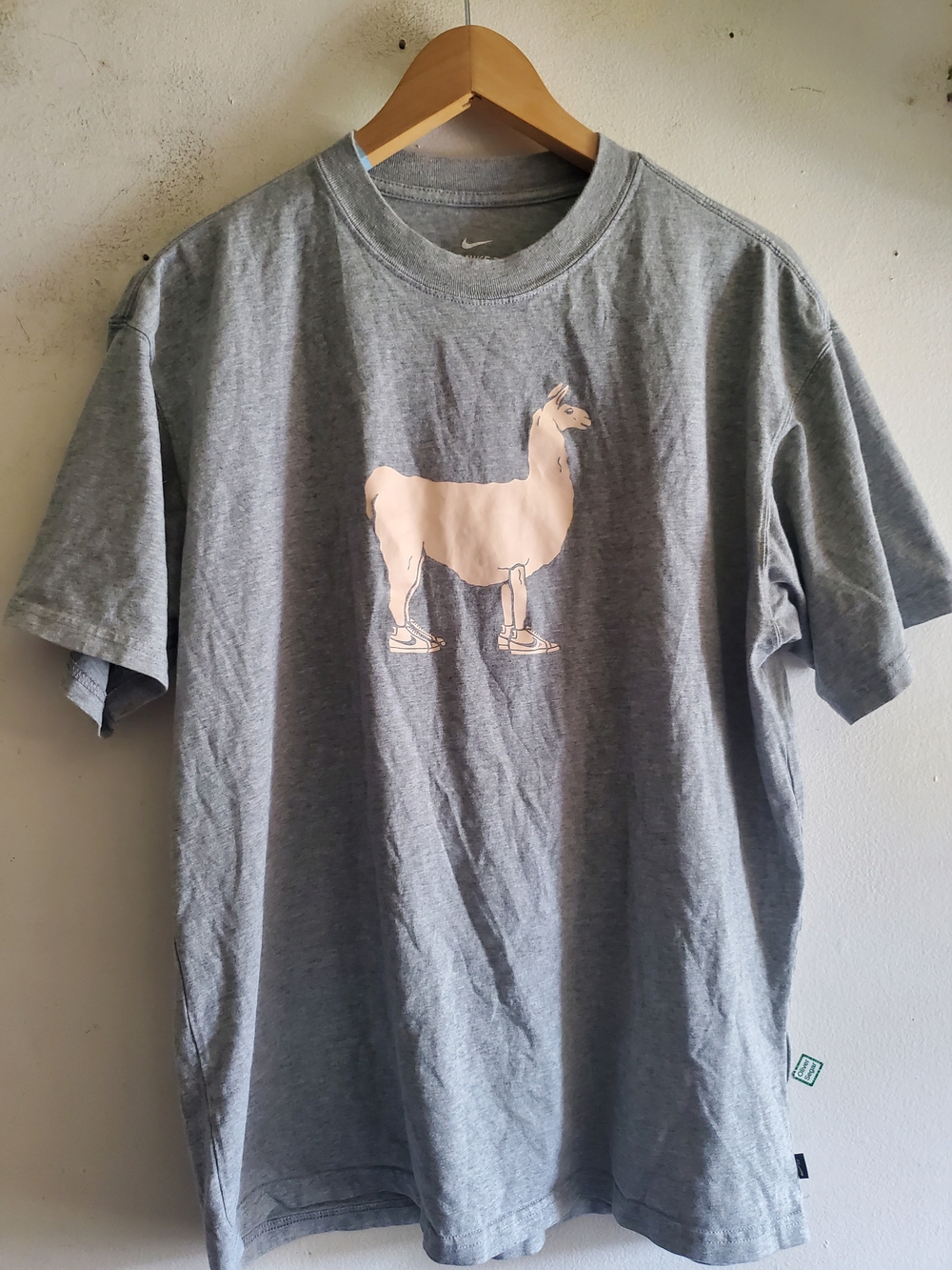 Nike SB Men's Heather Gray Tee with Cream Llama Graphic